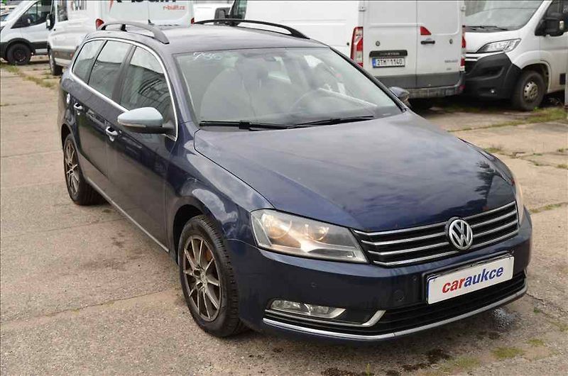 Volkswagen Passat (2012) VARIANT 1,6 TDI - fotka 3 z 35