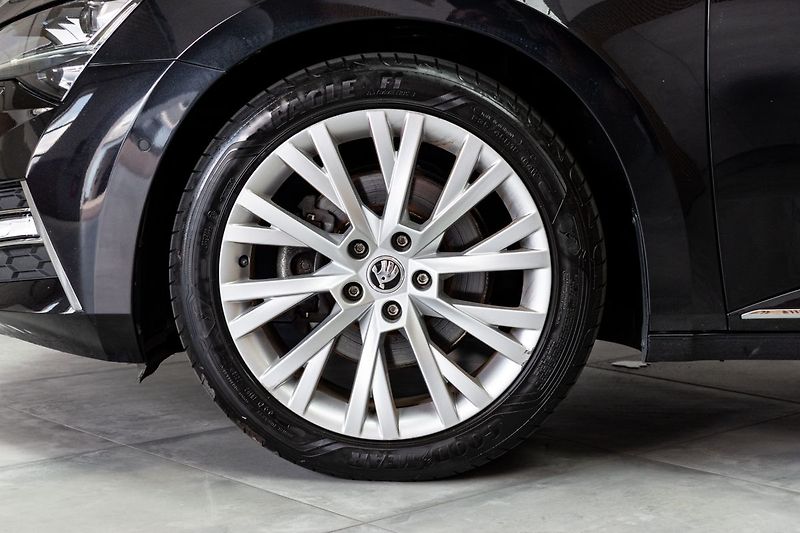 Škoda Superb TDI 147kW L&K 4x4*DPH*ČR 1.MAJ - fotka 44 z 52