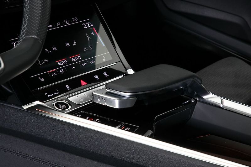 Audi e-tron 55 300kW Sportback Black Edice - fotka 30 z 47