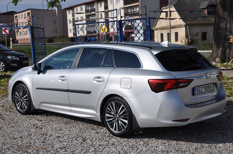 Toyota Avensis 2.0i 112kW KOMBI A/T Panorama - fotka 4 z 20