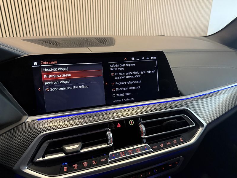 BMW X5 M50d HUD Vzduch H/K Tažné CZ - fotka 41 z 46