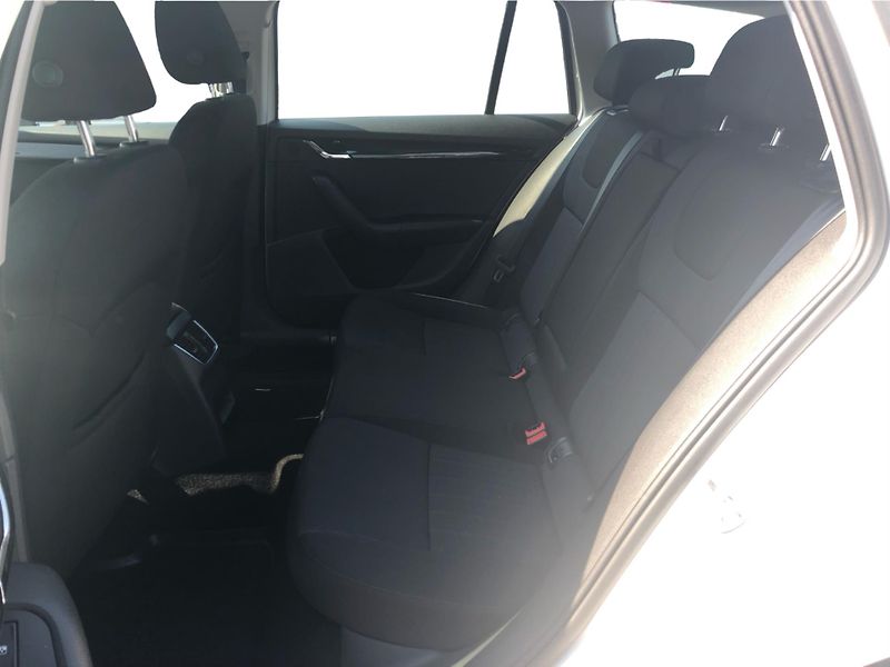 Škoda Octavia Combi 1.5 TSI G-Tec DSG - fotka 12 z 29
