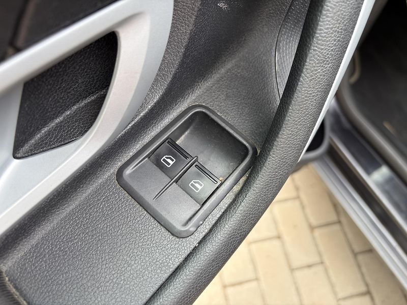 Škoda Roomster 1.6 Scout Plus Edition - fotka 27 z 32