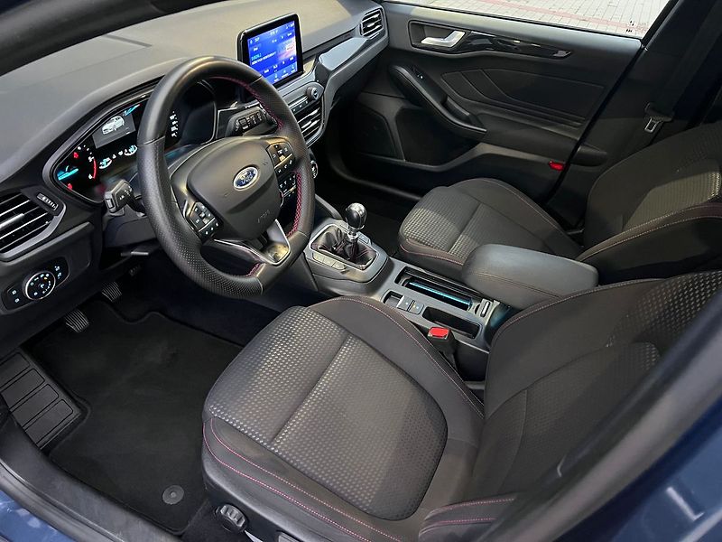 Ford Focus (2021) 1.5 TDCI ST-LINE - fotka 15 z 46