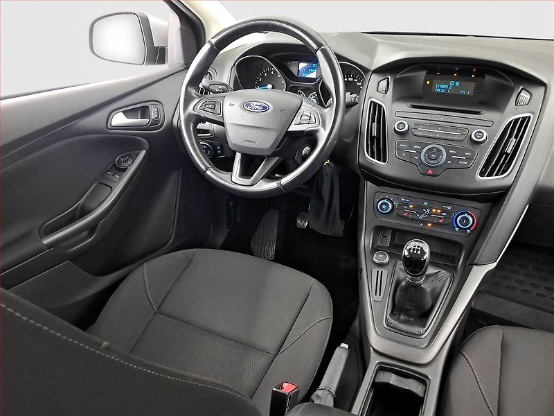 Ford Focus (2018) 1.6 i, Vyhř. sedaček - fotka 7 z 17