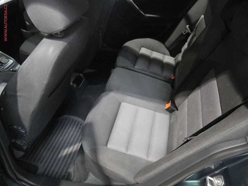 Škoda Octavia (2006) 1.6i, ČR, Ambiente - fotka 10 z 17
