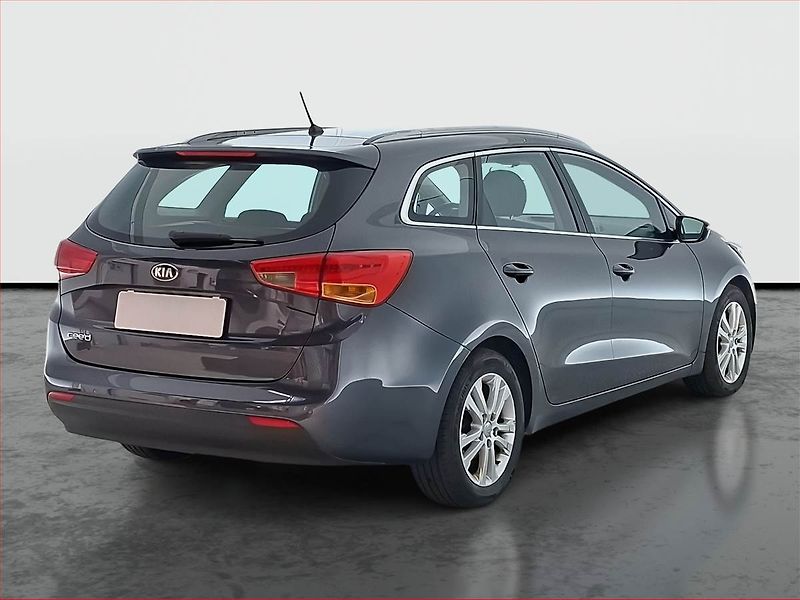 Kia Ceed (2012) 1.6 GDI, nová STK, jezdí dobře - fotka 5 z 14