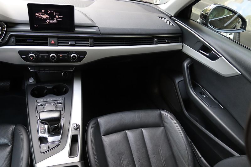 Audi A4 2.0TDI S-TRONIC SEDAN 110kW - fotka 34 z 50
