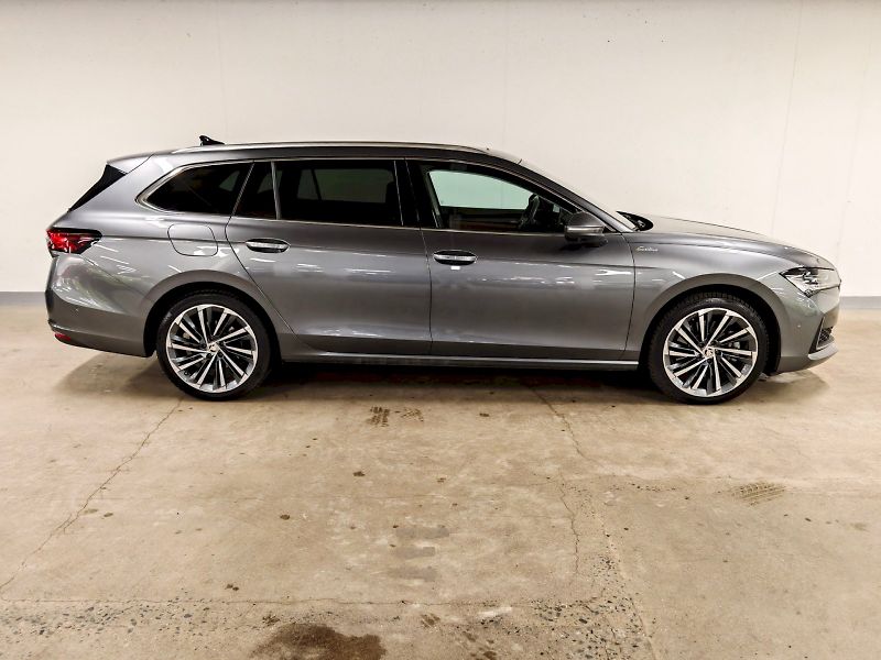 Škoda Superb (2024) Combi iV 1.5 TSI 150 kW DSG L& - fotka 30 z 35