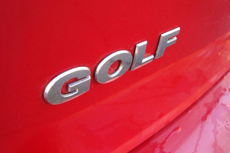 Volkswagen Golf (2011) VI.1.6TDi,ČR,S.kn1.MajSTK 8/27 - fotka 15 z 67