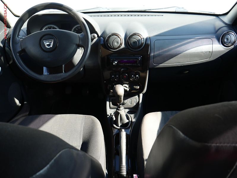 Dacia Duster (2011) 1.6i, 1.maj, AC, tažné - fotka 8 z 16