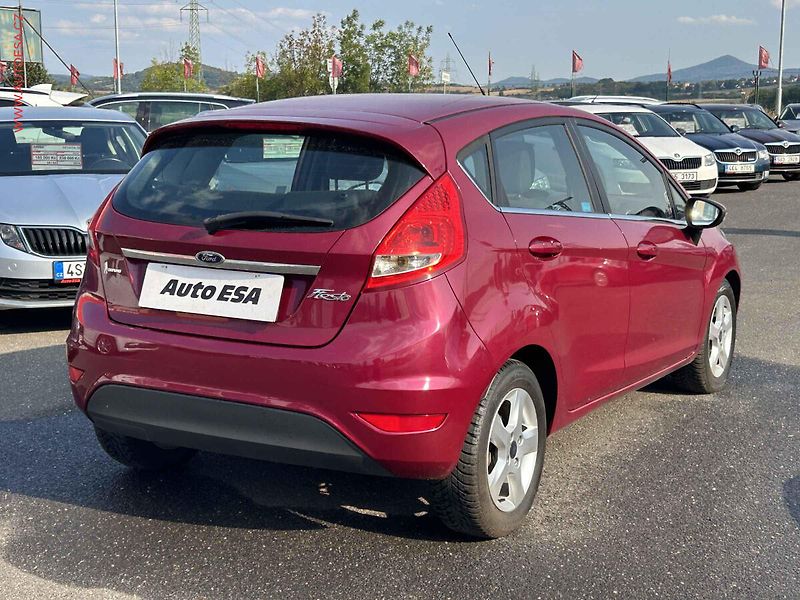 Ford Fiesta (2009) 1.4Ti-VCT, AC, výhřev sed - fotka 4 z 17