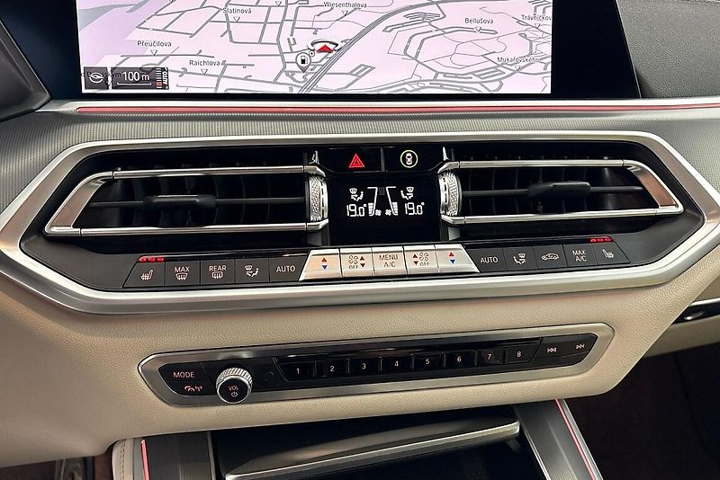BMW X5 xDrive30d - fotka 22 z 28