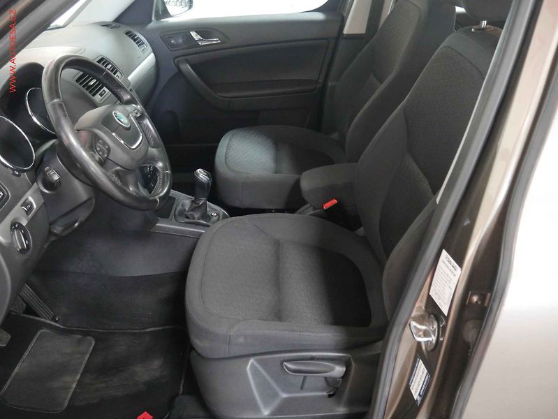 Škoda Yeti (2012) 2.0 TDI, ČR, Navi, panor. - fotka 9 z 19