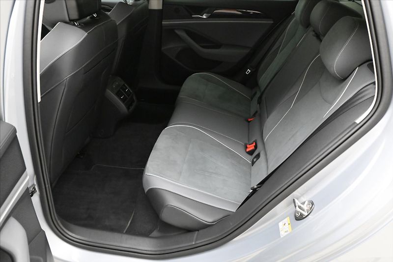 Volkswagen Passat 2,0 TDI 110kW DSG Business Zár - fotka 14 z 32