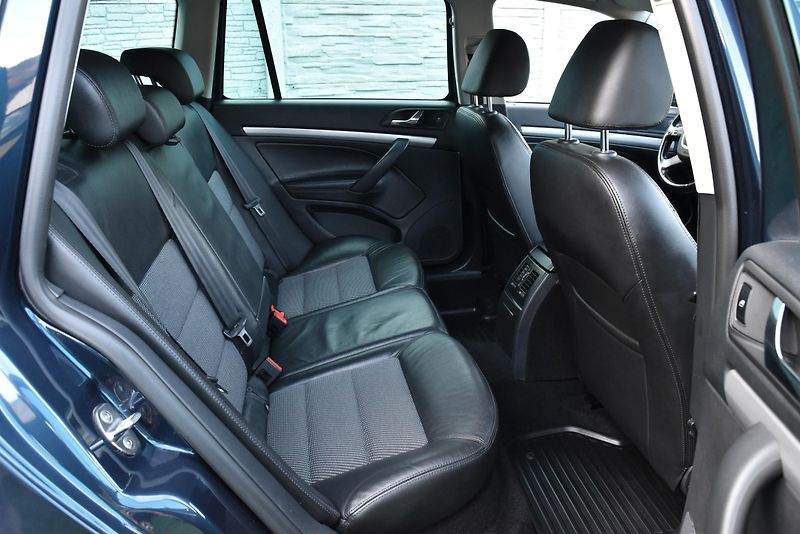 Škoda Octavia 2.0 TDi CR ELEGANCE,FACE,XENON - fotka 36 z 46