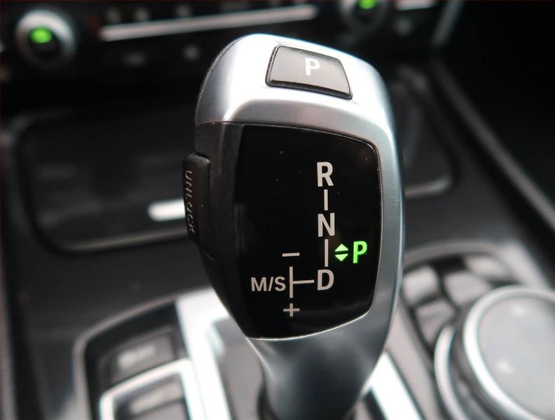 BMW Řada 5 (2013) 530d xDrive GT, 4X4, Automat - fotka 12 z 14