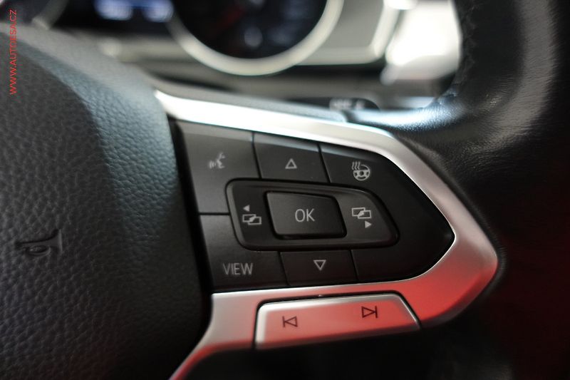 Volkswagen Passat (2019) 2.0 TDi, DSG, LED, kamera - fotka 18 z 24