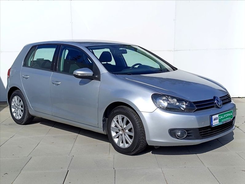 Volkswagen Golf 1,6 TDi Klimatizace Tempomat - fotka 5 z 27