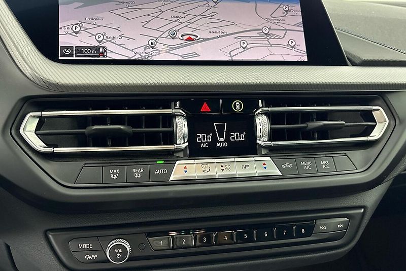 BMW Řada 2 220d xDrive - fotka 18 z 22