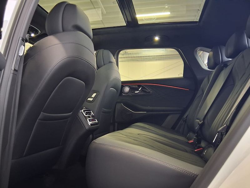 Omoda 9 (2025) Premium 1.5t GDI SHS AWD - fotka 10 z 24