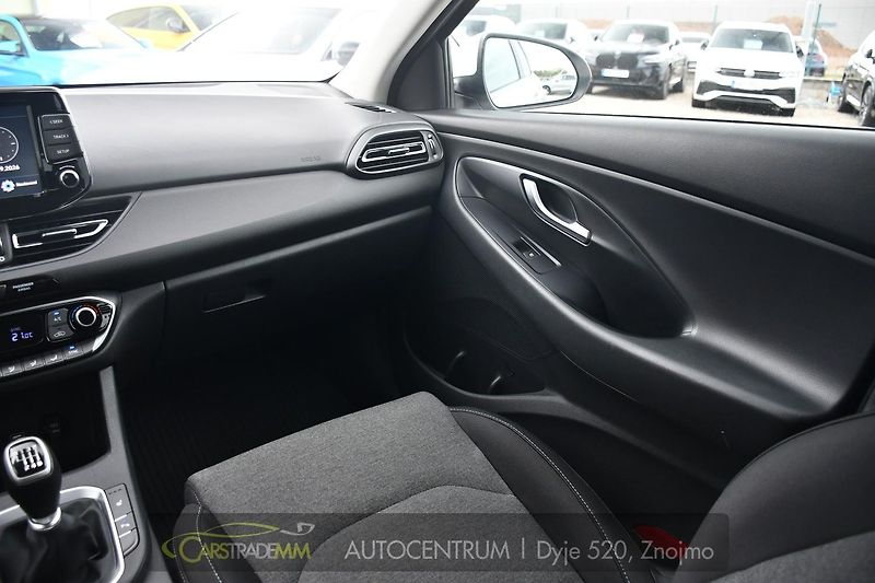 Hyundai i30 1.6CRDi SMART KAMERA CARPLAY - fotka 23 z 50