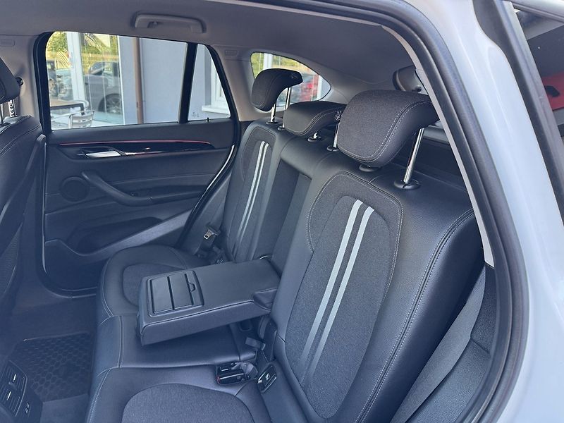 BMW X1 (2020) 2.0d Xdrive Navi 4x4 LED - fotka 30 z 50