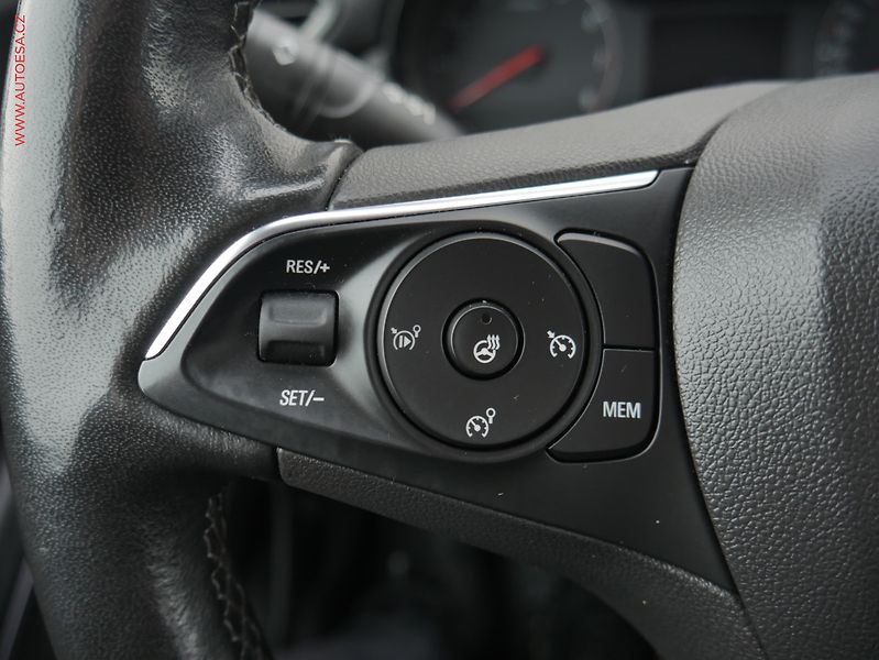 Opel Crossland (2023) 1.2 PT, 1.maj,ČR, LED - fotka 12 z 20