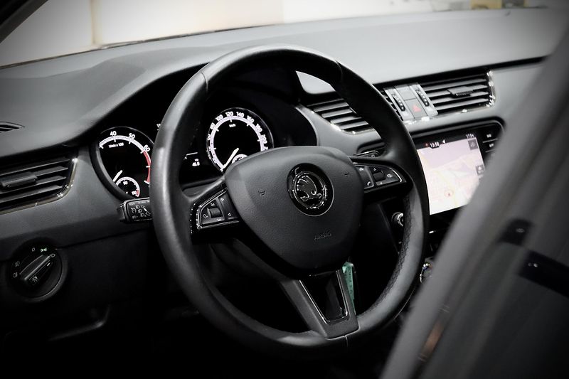 Škoda Octavia 3 FL Combi 1.4 TSI 110 kW - fotka 12 z 31