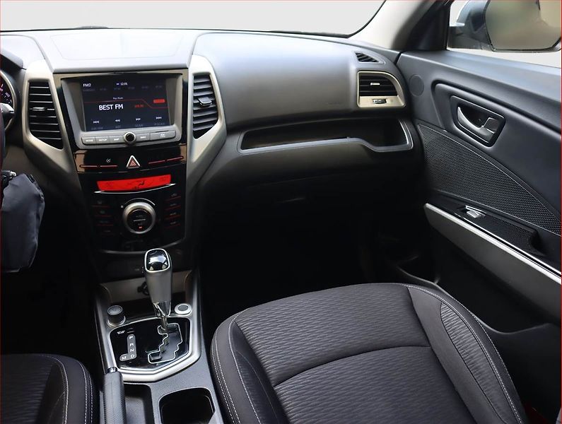 SsangYong Tivoli (2018) 1.6 e-XGi, Automat, Serv.kniha - fotka 8 z 17