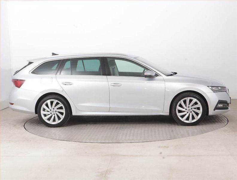 Škoda Octavia (2023) 2.0 TDI - fotka 6 z 16