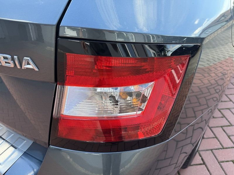 Škoda Fabia (2018) 1.0MPi Klima Výhřev Sedadel BT - fotka 36 z 45