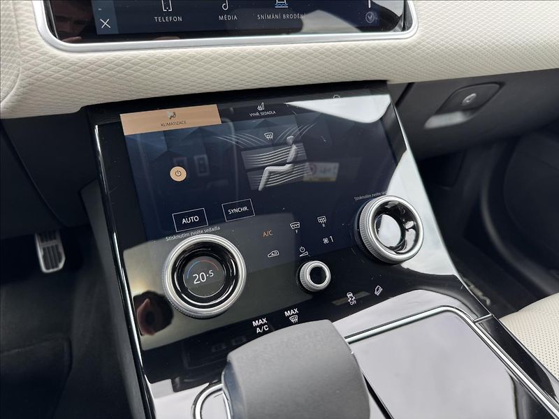 Land Rover Range Rover Velar 3,0 D300 R-DYNAMIC S AWD DPH - fotka 28 z 37