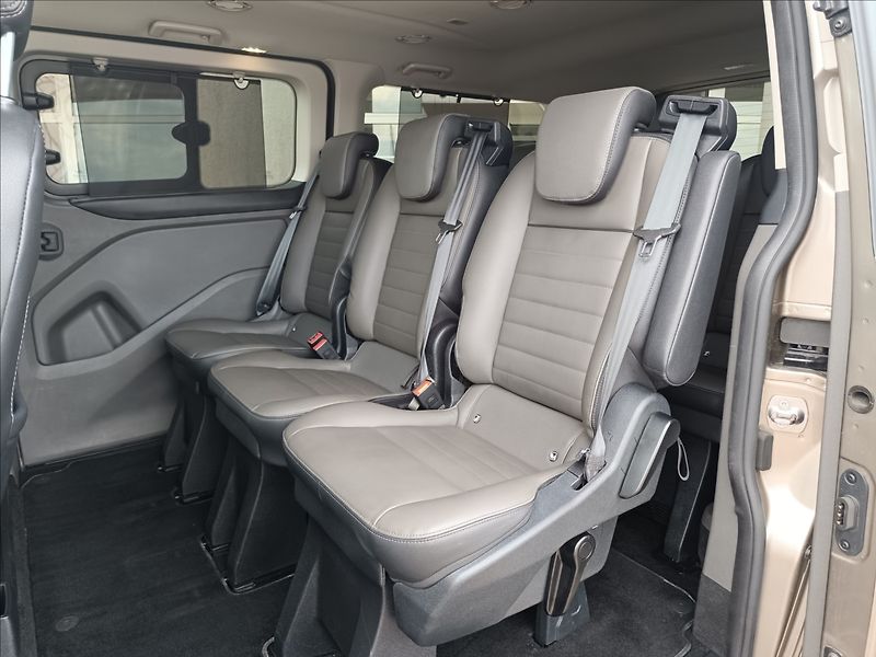 Ford Tourneo Custom 2,0 TDCi Titánium X, L2 - fotka 10 z 23