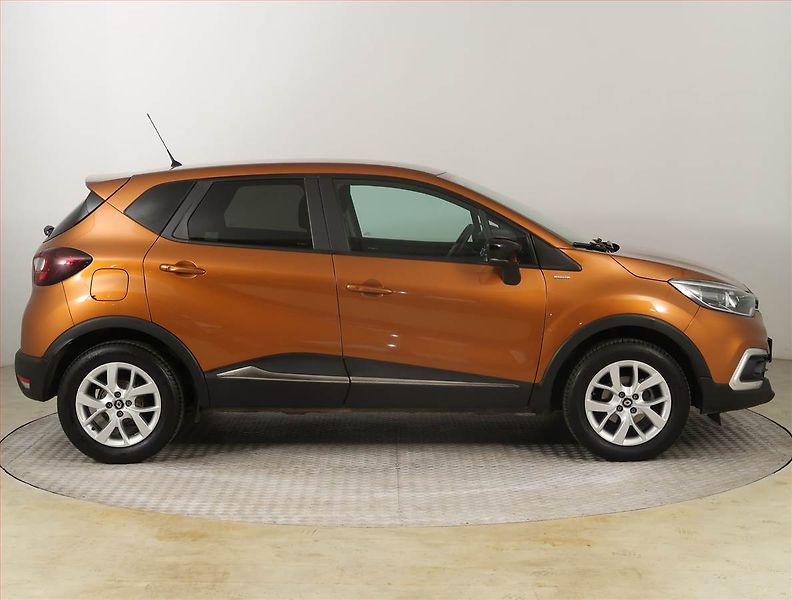 Renault Captur (2019) Limited 0.9 TCe, Serv.kniha - fotka 6 z 18