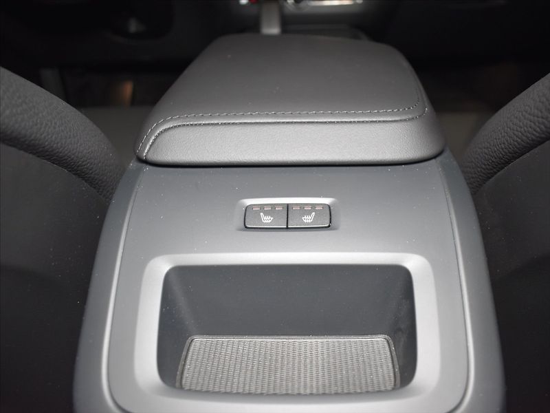 Volvo XC60 2,0 B4 AWD Plus Blis,Bezklíč - fotka 16 z 23
