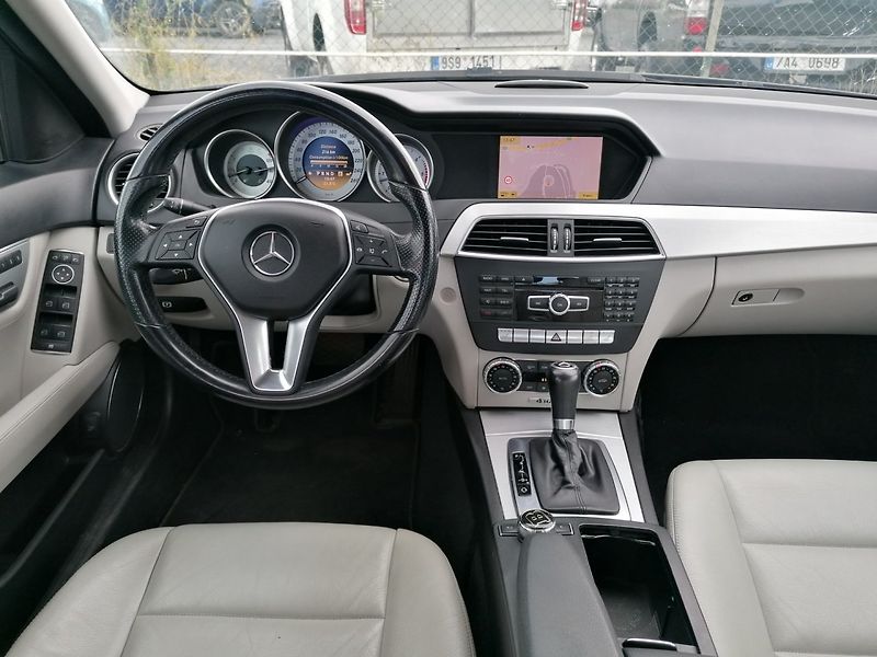 Mercedes-Benz Třídy C (2011) 300 CDi 4Matic,ČR. 1.majitel - fotka 8 z 23