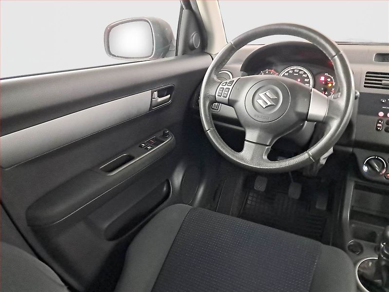 Suzuki Swift (2008) 1.3, ČR,1.maj - fotka 7 z 15