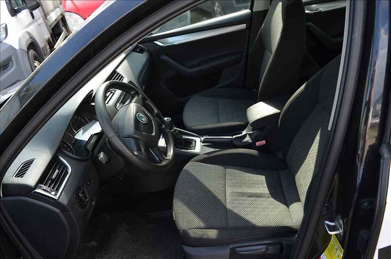 Škoda Octavia (2015) COMBI III. 1,6 TDI 4X4 - fotka 19 z 28