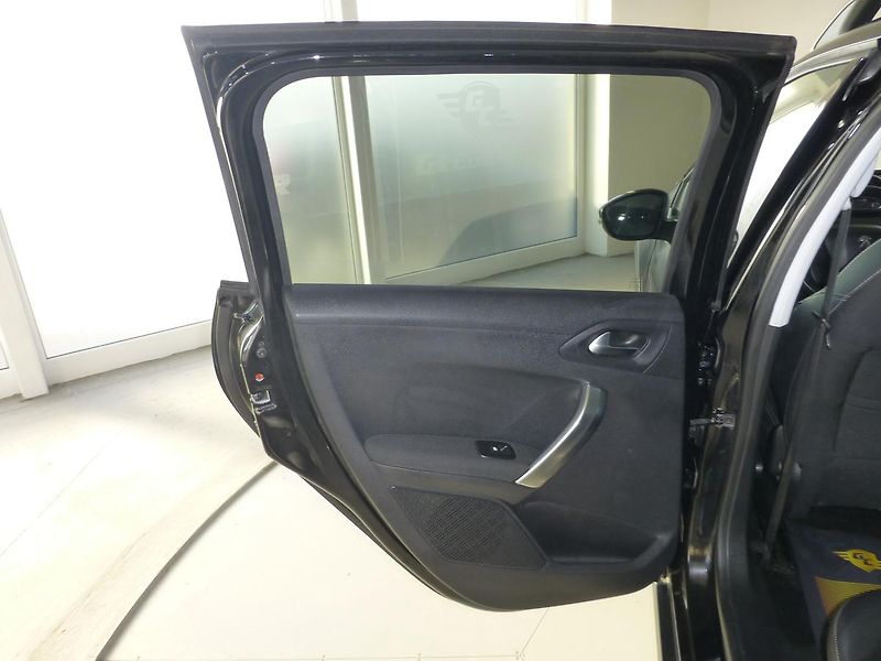 Peugeot 2008 (2019) 1,2-96KW*NAVI*PARK.S**PANORAMA - fotka 16 z 27