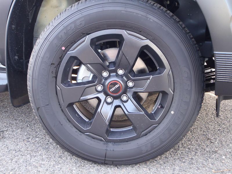 Isuzu D-Max Double Cab V-CROSS 4x4 - fotka 25 z 27