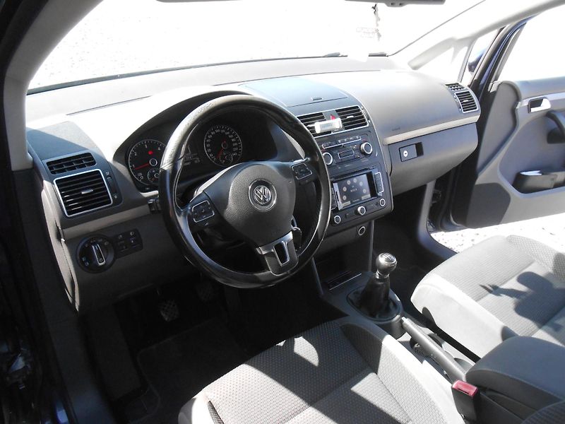Volkswagen Touran 1.6TDi, NAVI,7Míst!!! - fotka 35 z 43
