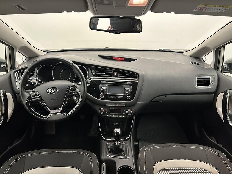 Kia Ceed 1.6 CRDI EXCLUSIVE - fotka 5 z 25