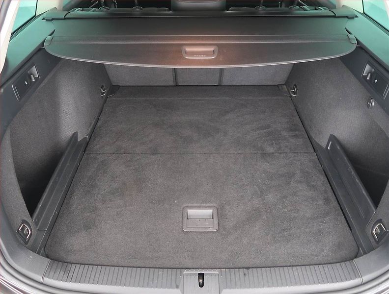 Volkswagen Passat (2017) 2.0 TDI, 4X4, Automat - fotka 13 z 14