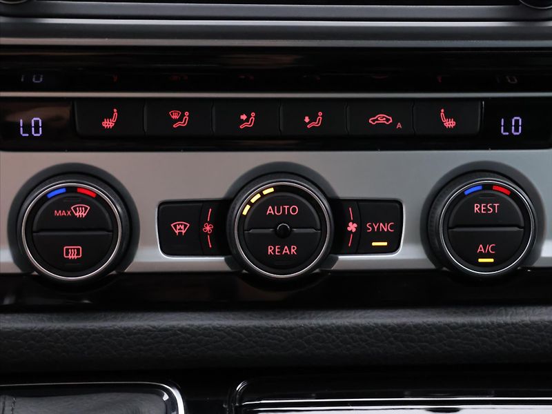 Volkswagen Multivan 2,0 TDI 146kW Highline DSG CZ - fotka 26 z 36