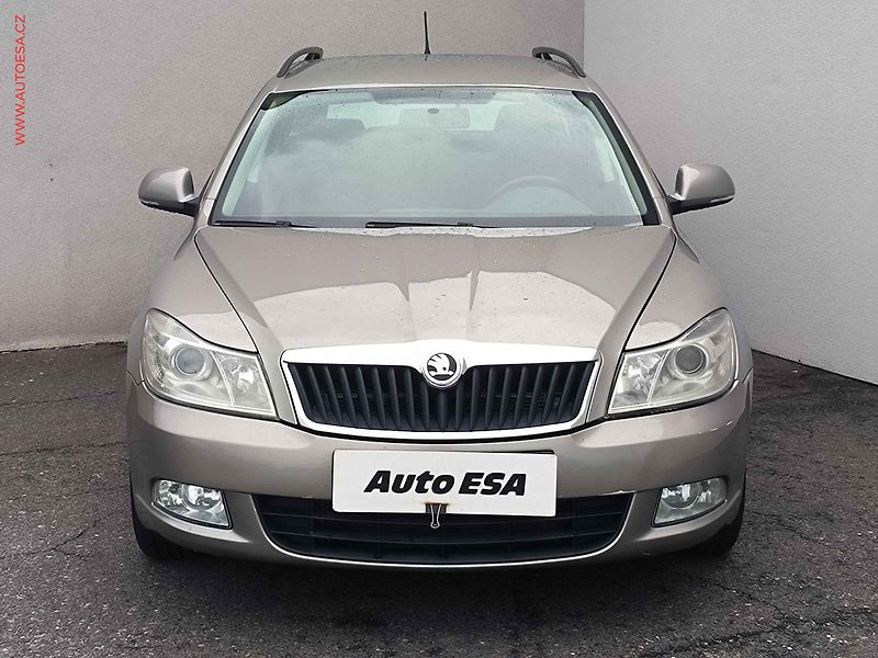 Škoda Octavia (2012) 2.0 TDi, ČR, AC, TZ - fotka 2 z 16