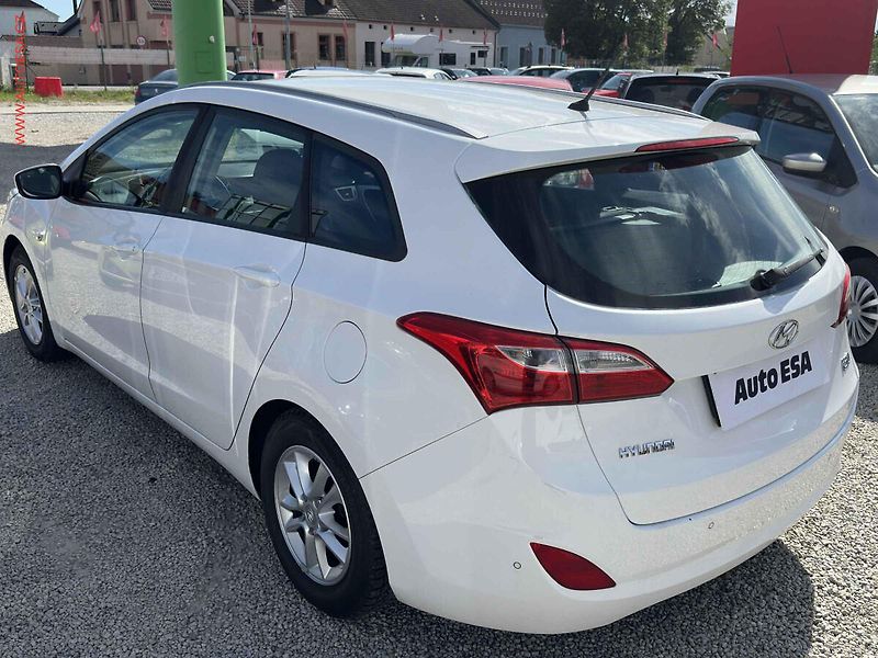 Hyundai i30 (2017) 1.6 GDI, 2.maj,ČR, servis - fotka 6 z 18
