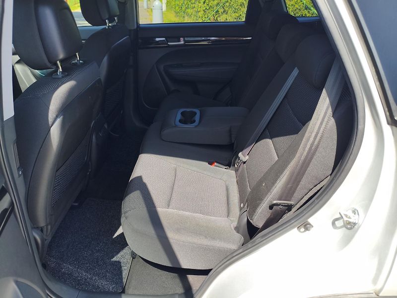 Kia Sorento (2015) 2,0 CRDI Sport 4x4 Záruka - fotka 16 z 35