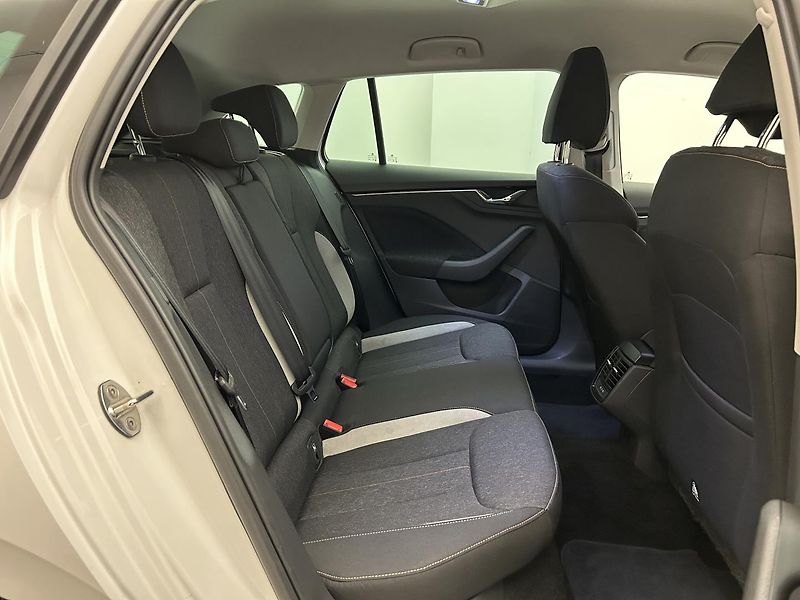 Škoda Scala 1.0 TSI Style Comfort - fotka 19 z 23