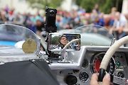Na akci Jízda do vrchu a výstava historických vozidel se představilo na tři sta automobilů a motocyklů.